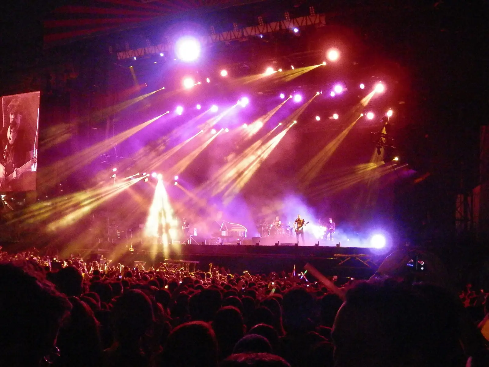 Crowd and stage lights at Lollapalooza at Interlagos in 2014